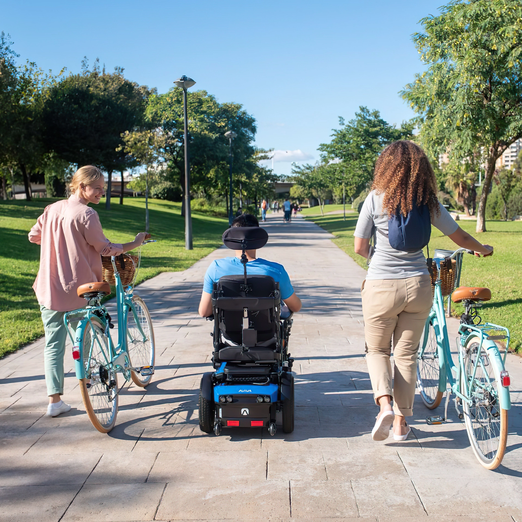 Кресло колесное с электроприводом Invacare AVIVA RX40 Кресло колесное с электроприводом Invacare AVIVA RX40