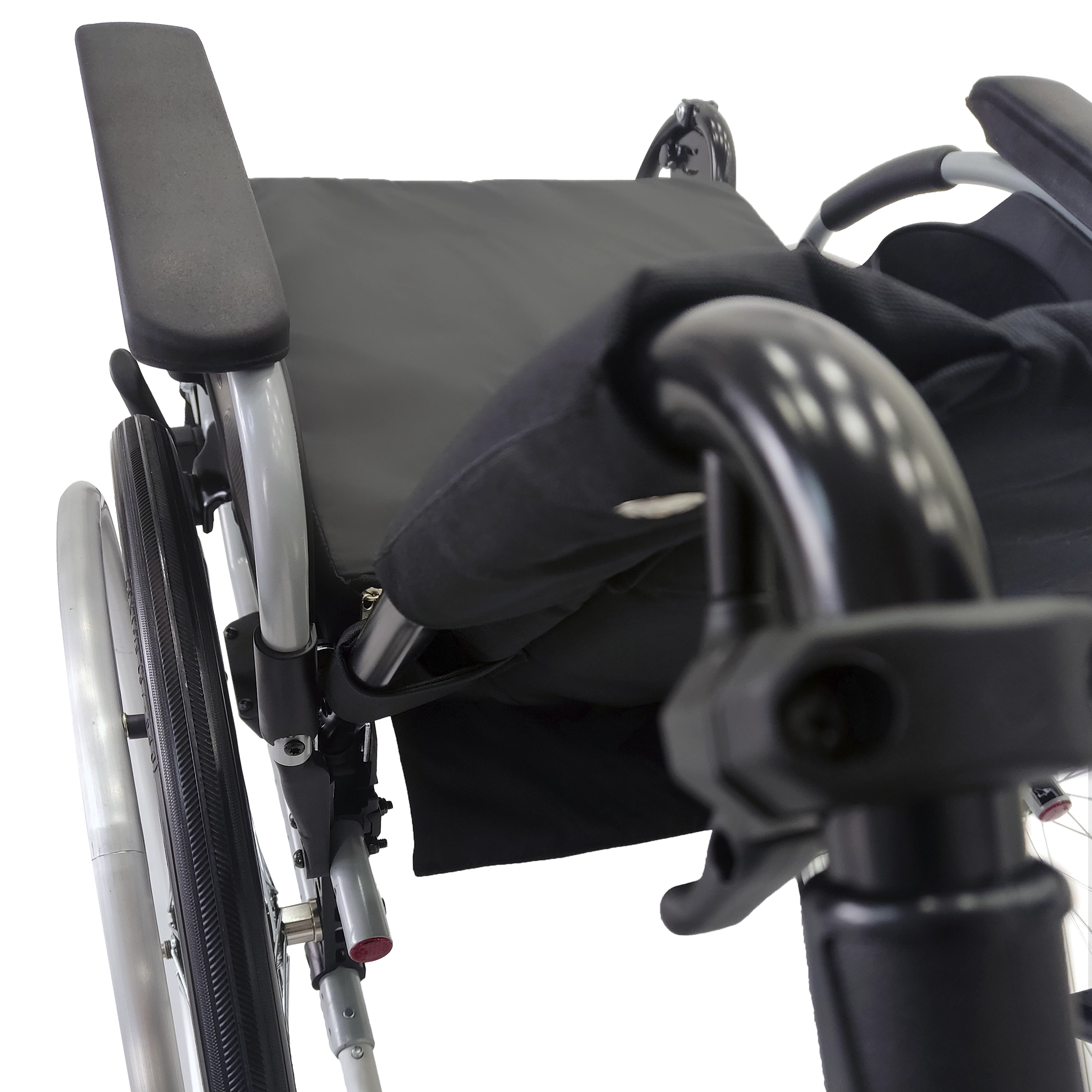 Многофункциональное колесное кресло реклайнер Invacare Action 2 NG